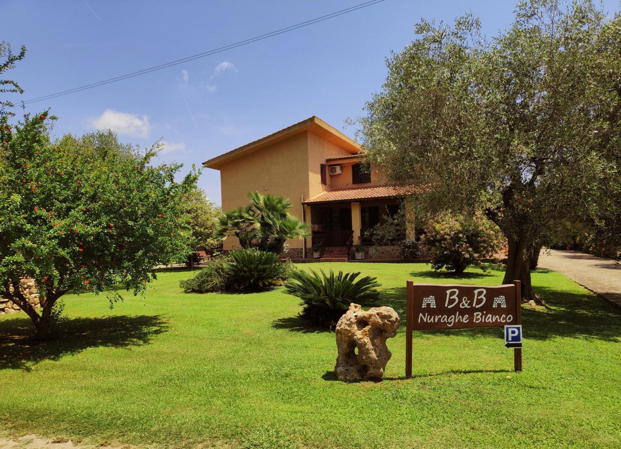Nuraghe Bianco Bed & Breakfast Santa Maria la Palma Eksteriør bilde